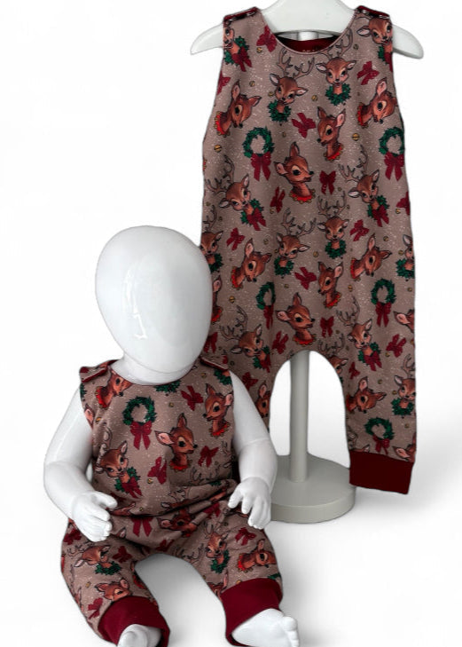Children's romper with reindeer pattern